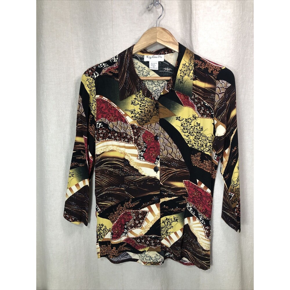 Key Lime Pie Woman’s Small Floral/ Abstract 3/4 Sleeve Beaded Button Up Shirt